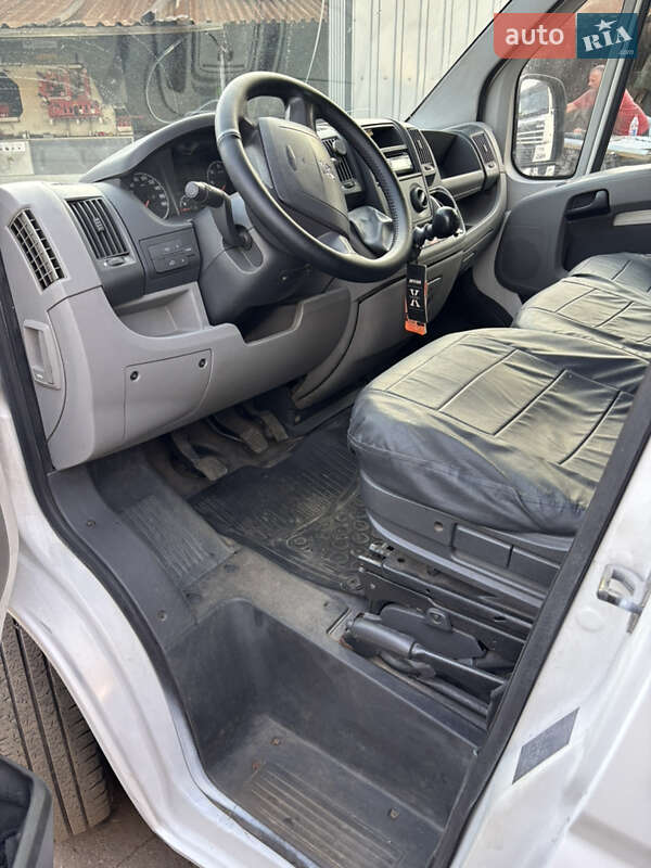 Вантажний фургон Peugeot Boxer 2011 в Києві