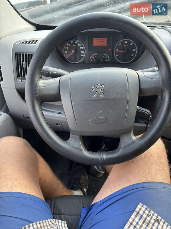 Вантажний фургон Peugeot Boxer 2011 в Києві