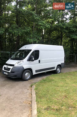 Вантажний фургон Peugeot Boxer 2012 в Житомирі