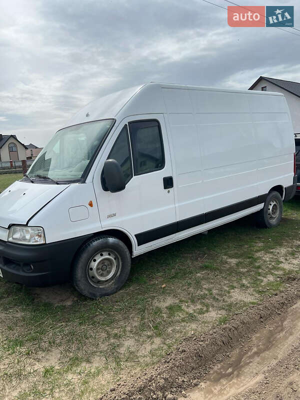 Вантажний фургон Peugeot Boxer 2005 в Яворові