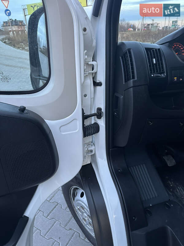 Вантажний фургон Peugeot Boxer 2020 в Львові