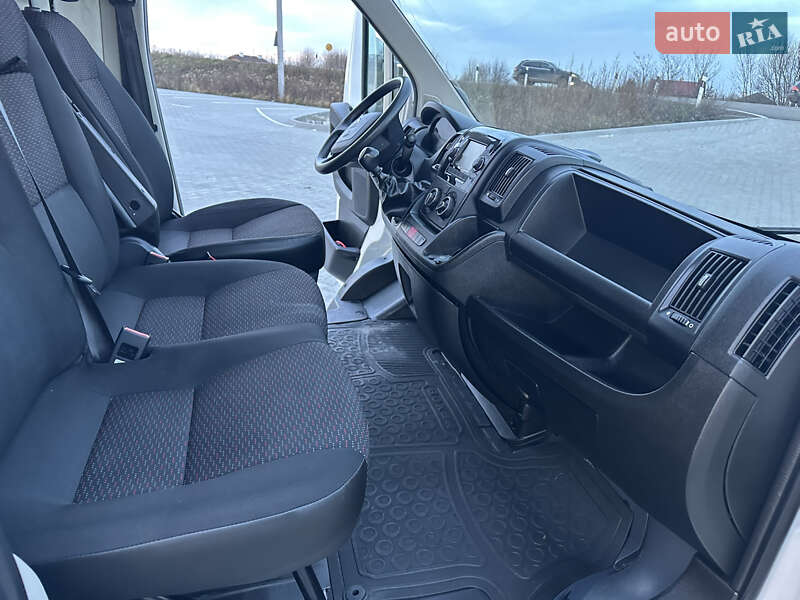 Вантажний фургон Peugeot Boxer 2020 в Львові