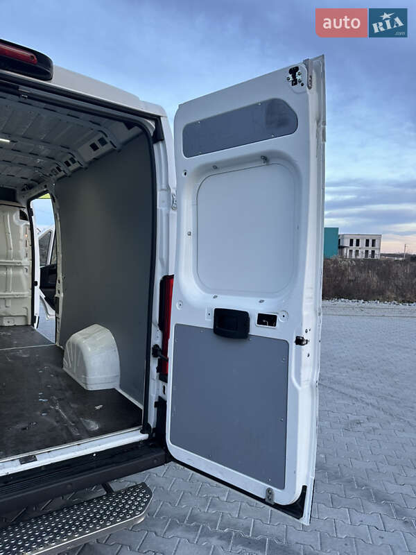 Вантажний фургон Peugeot Boxer 2020 в Львові