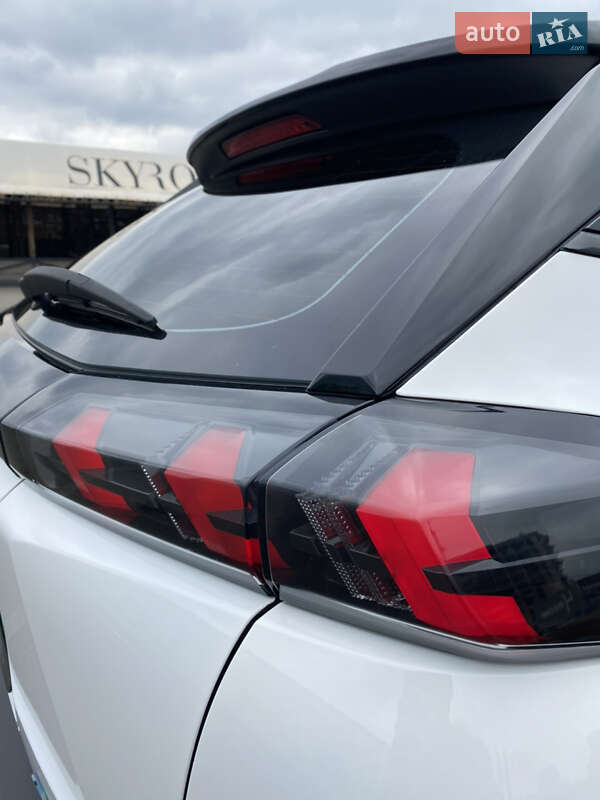 Позашляховик / Кросовер Peugeot e-2008 2020 в Умані