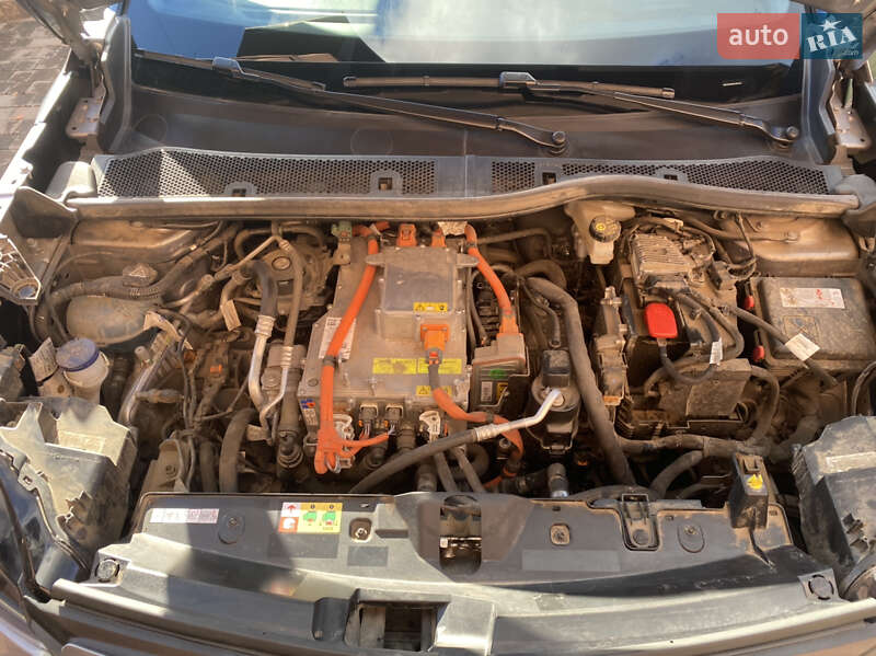 Позашляховик / Кросовер Peugeot e-2008 2021 в Чернівцях