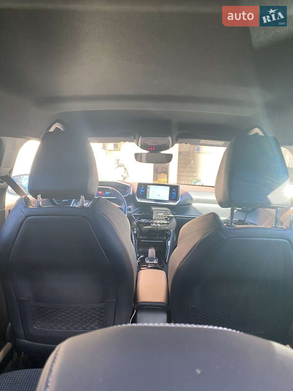 Позашляховик / Кросовер Peugeot e-2008 2021 в Чернівцях