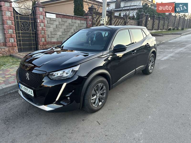 Внедорожник / Кроссовер Peugeot e-2008 2022 в 