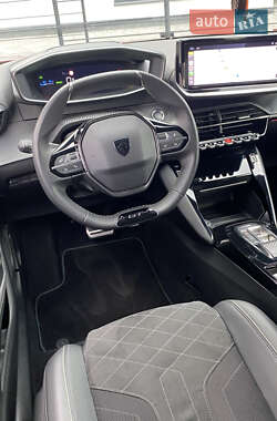 Позашляховик / Кросовер Peugeot e-2008 2024 в 