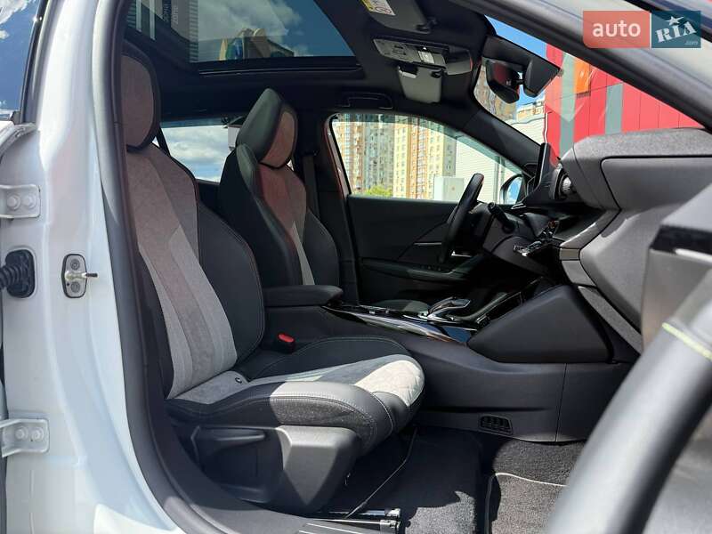 Внедорожник / Кроссовер Peugeot e-2008 2021 в Киеве