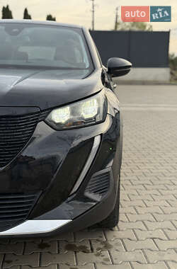 Внедорожник / Кроссовер Peugeot e-2008 2022 в 