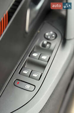 Внедорожник / Кроссовер Peugeot e-2008 2022 в 