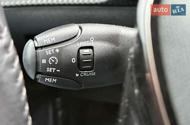 Внедорожник / Кроссовер Peugeot e-2008 2022 в 