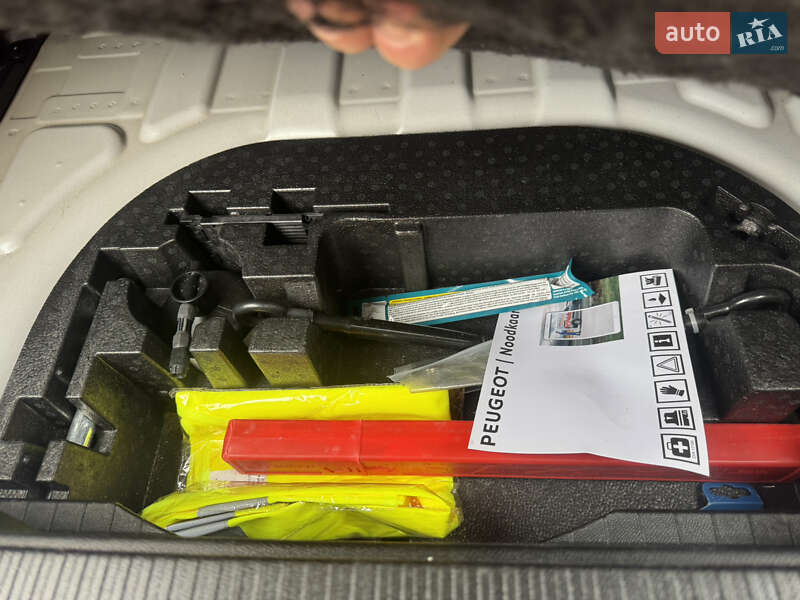 Позашляховик / Кросовер Peugeot e-2008 2020 в Рівному