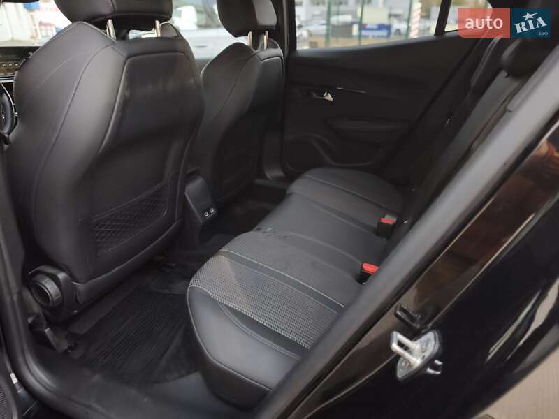 Внедорожник / Кроссовер Peugeot e-2008 2021 в Киеве