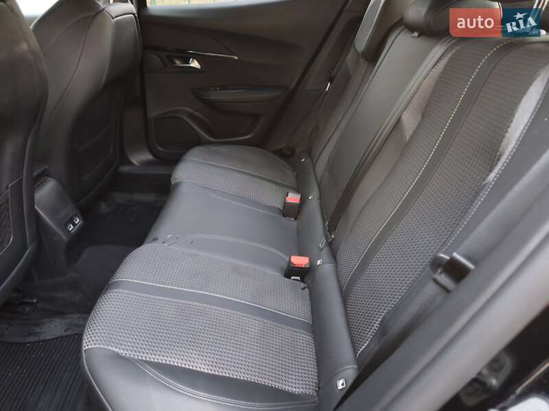 Внедорожник / Кроссовер Peugeot e-2008 2021 в Киеве