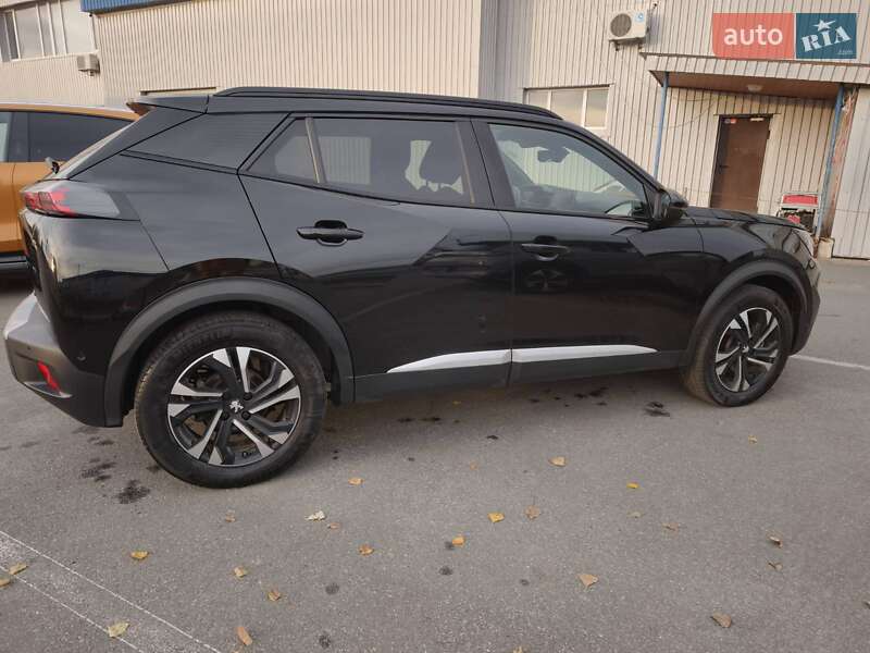 Внедорожник / Кроссовер Peugeot e-2008 2021 в Киеве