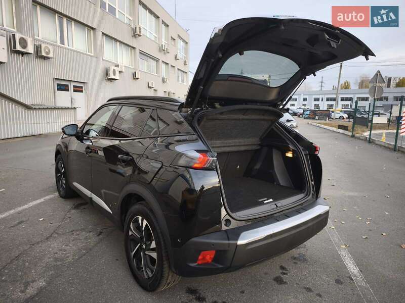 Внедорожник / Кроссовер Peugeot e-2008 2021 в Киеве