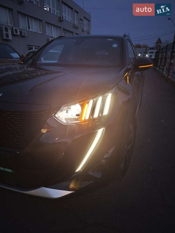 Внедорожник / Кроссовер Peugeot e-2008 2021 в Киеве