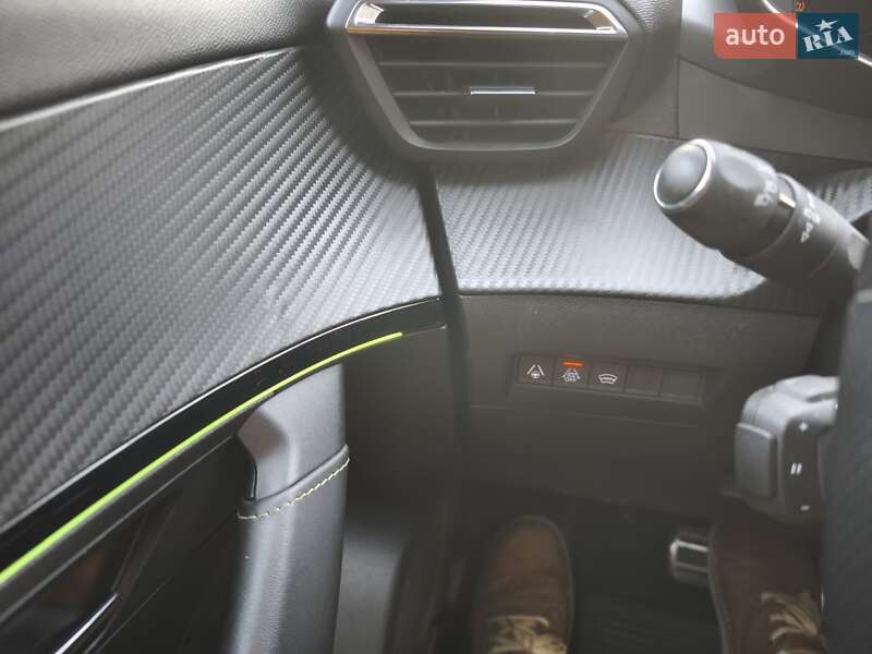 Внедорожник / Кроссовер Peugeot e-2008 2021 в Киеве