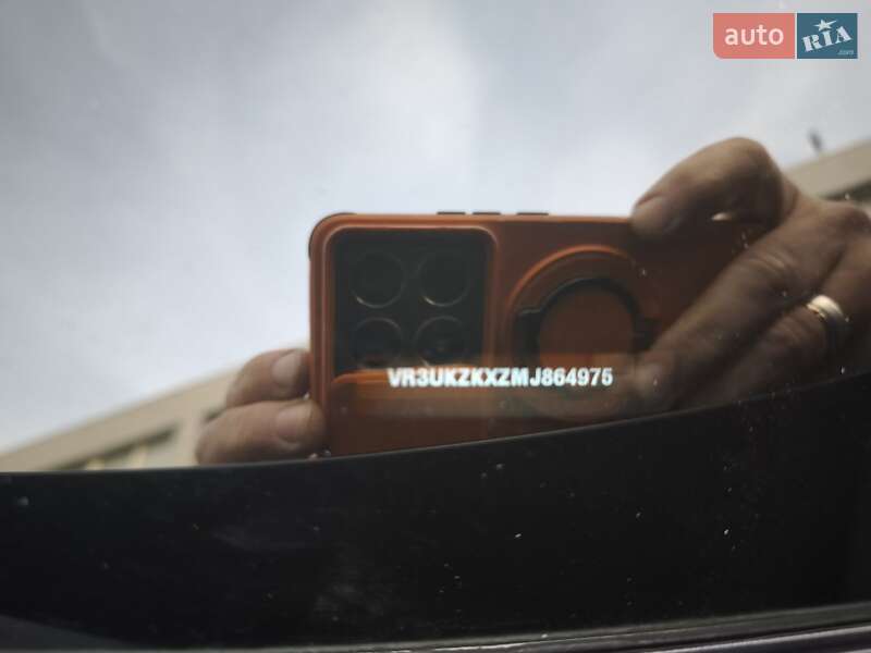 Внедорожник / Кроссовер Peugeot e-2008 2021 в Киеве