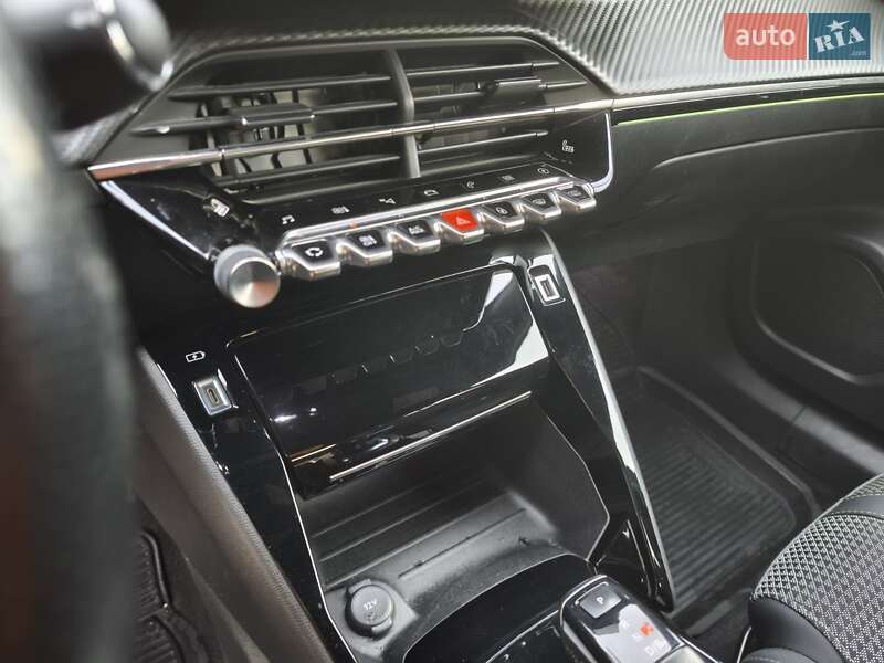 Внедорожник / Кроссовер Peugeot e-2008 2021 в Киеве