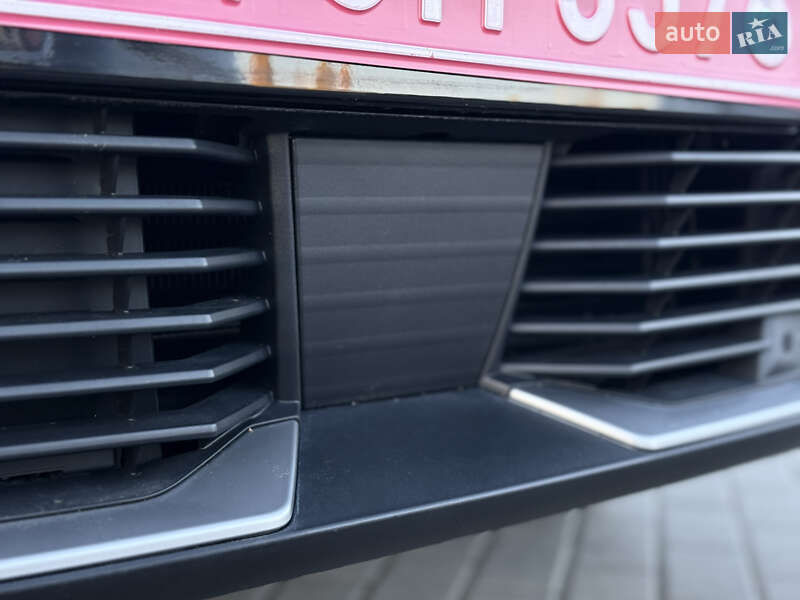 Внедорожник / Кроссовер Peugeot e-2008 2024 в Львове