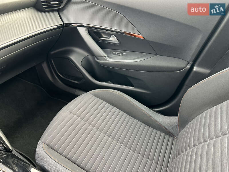 Позашляховик / Кросовер Peugeot e-2008 2022 в Луцьку