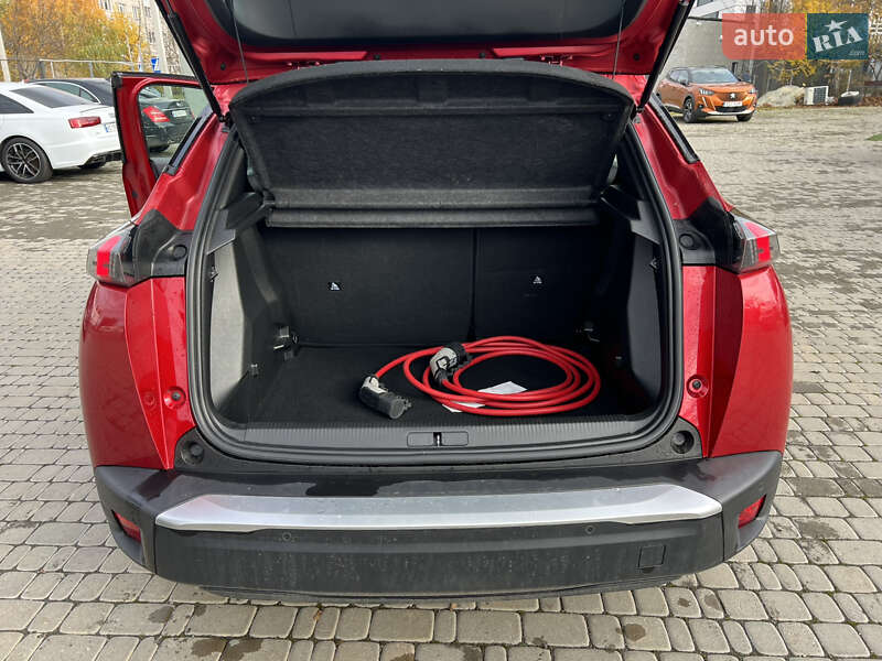 Позашляховик / Кросовер Peugeot e-2008 2022 в Луцьку