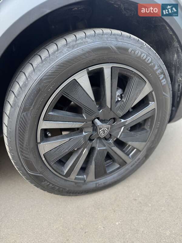 Внедорожник / Кроссовер Peugeot e-2008 2024 в Львове