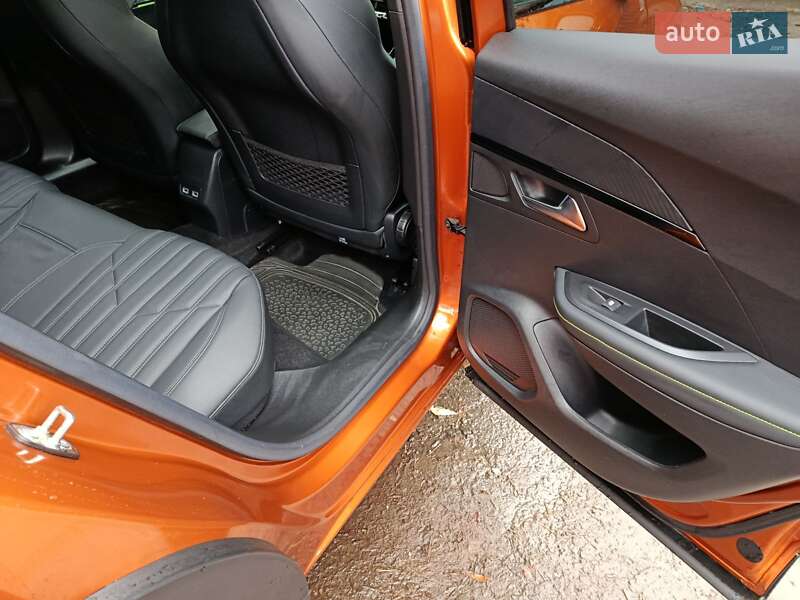 Внедорожник / Кроссовер Peugeot e-2008 2020 в Дубно