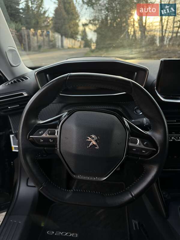 Позашляховик / Кросовер Peugeot e-2008 2020 в Львові