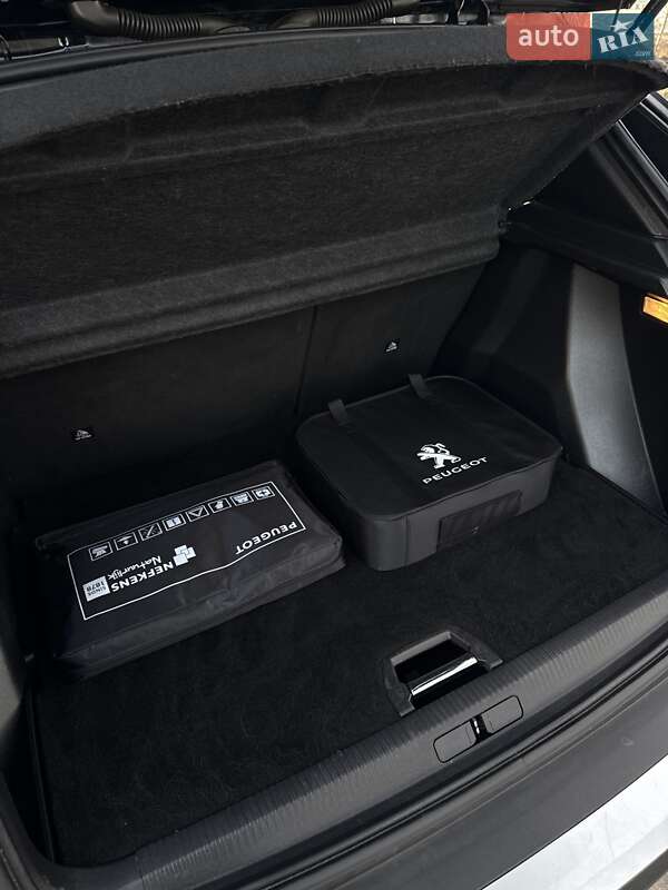 Позашляховик / Кросовер Peugeot e-2008 2020 в Львові