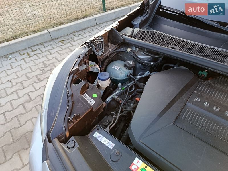 Внедорожник / Кроссовер Peugeot e-2008 2020 в Дубно