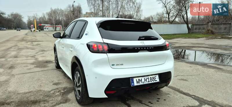 Хетчбек Peugeot e-208 2023 в Жовтих Водах
