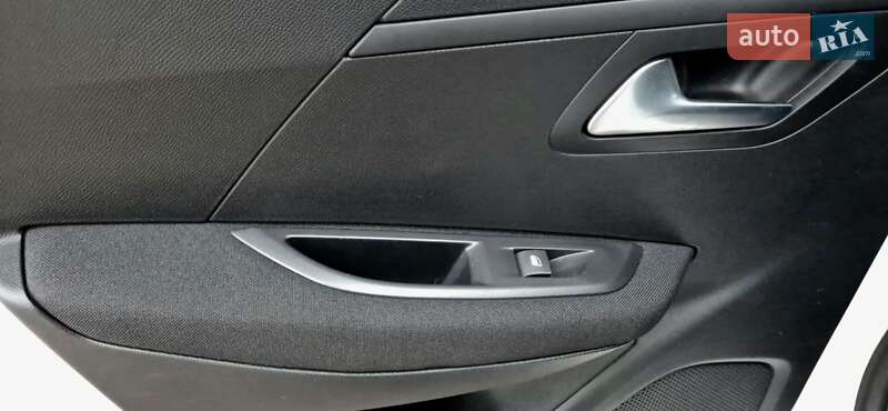Хетчбек Peugeot e-208 2023 в Жовтих Водах