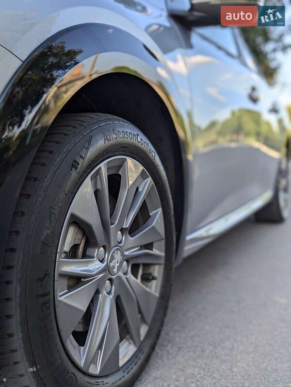 Хэтчбек Peugeot e-208 2021 в Немирове