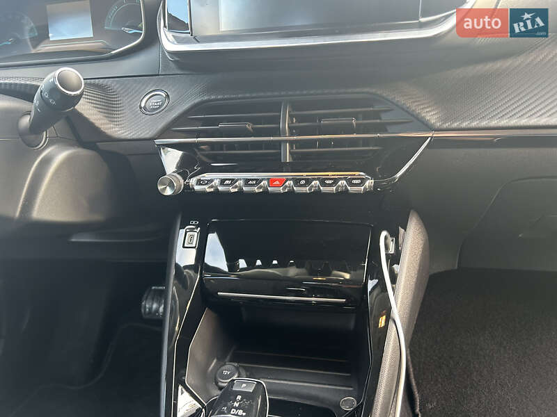 Хэтчбек Peugeot e-208 2021 в Львове