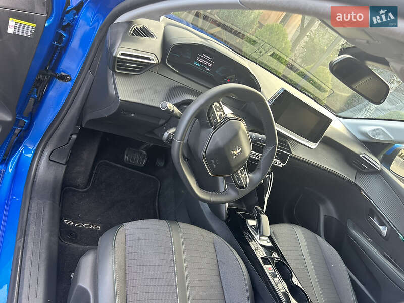 Хэтчбек Peugeot e-208 2021 в Львове