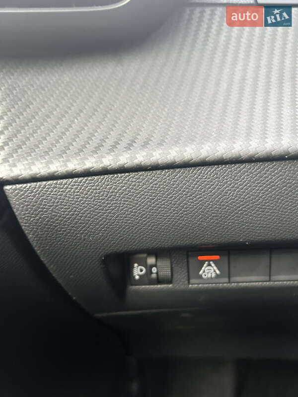 Хэтчбек Peugeot e-208 2021 в Львове