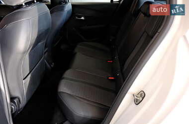 Хэтчбек Peugeot e-208 2021 в 
