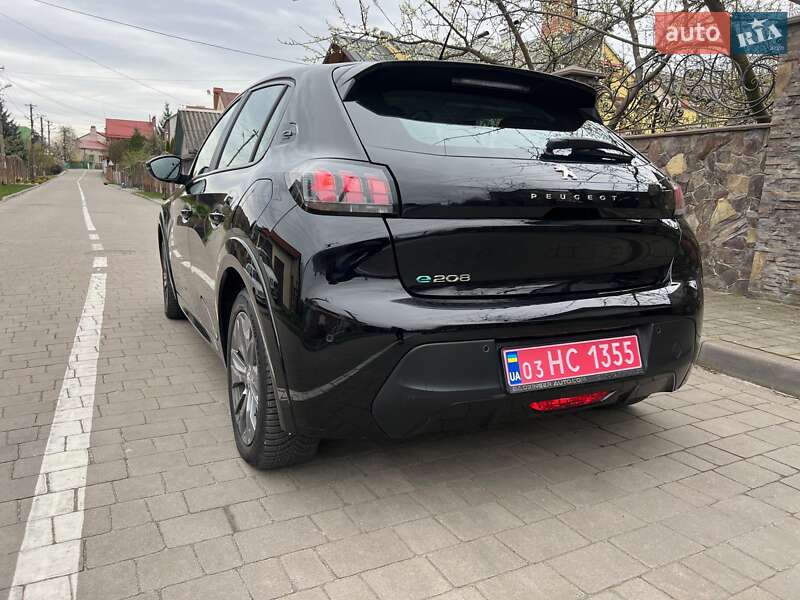 Хэтчбек Peugeot e-208 2021 в Львове