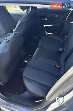 Хэтчбек Peugeot e-208 2022 в 