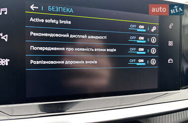 Хэтчбек Peugeot e-208 2022 в 
