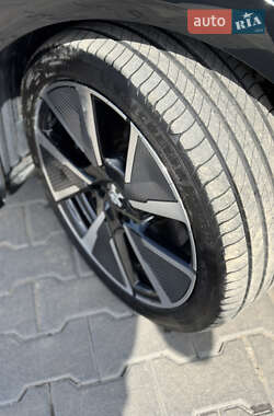 Хетчбек Peugeot e-208 2022 в 