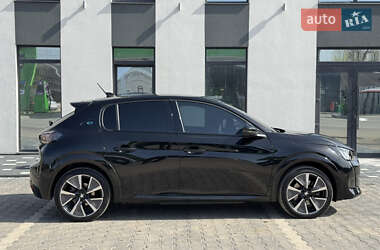 Хетчбек Peugeot e-208 2022 в 