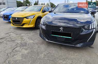 Хэтчбек Peugeot e-208 2021 в 