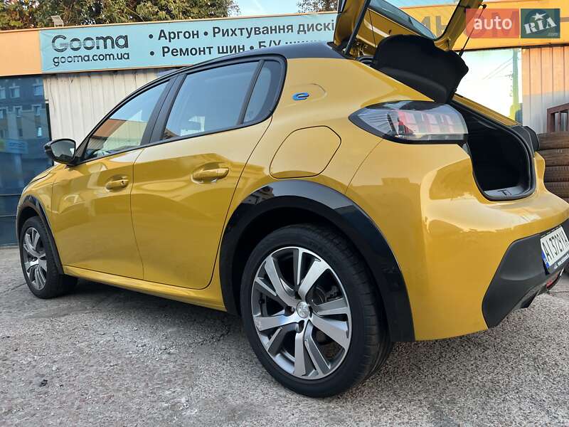 Хэтчбек Peugeot e-208 2021 в Киеве