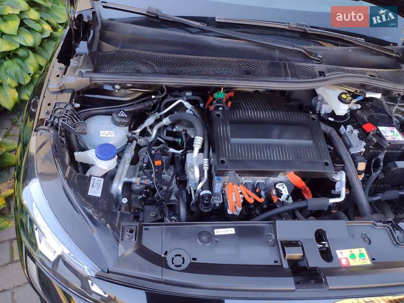 Хетчбек Peugeot e-208 2023 в Дубні