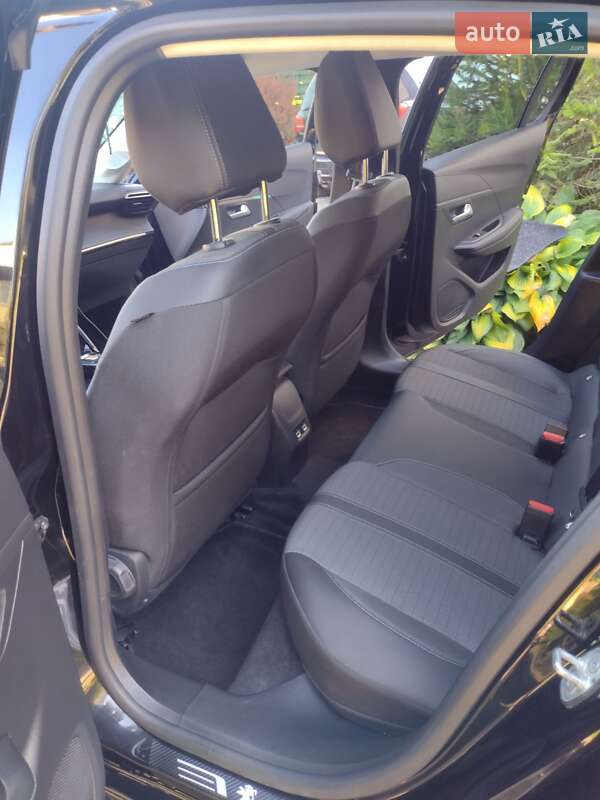 Хетчбек Peugeot e-208 2023 в Дубні