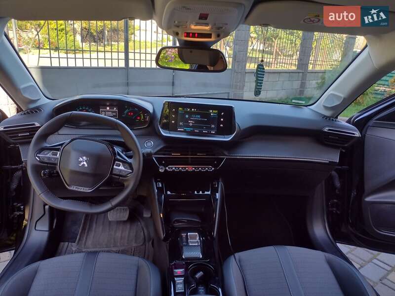 Хетчбек Peugeot e-208 2023 в Дубні